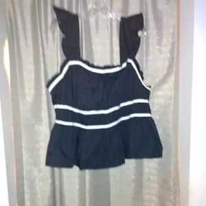 Black/White ruffle sleeve top 3x ( new)